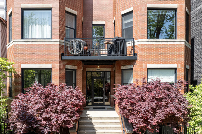 726 W Schubert AVE in Chicago, IL - Foto de edificio - Building Photo