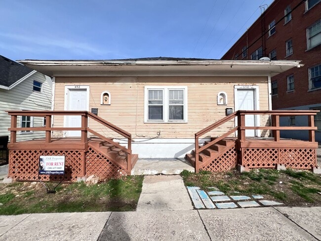 property at 652-652 W Lander St