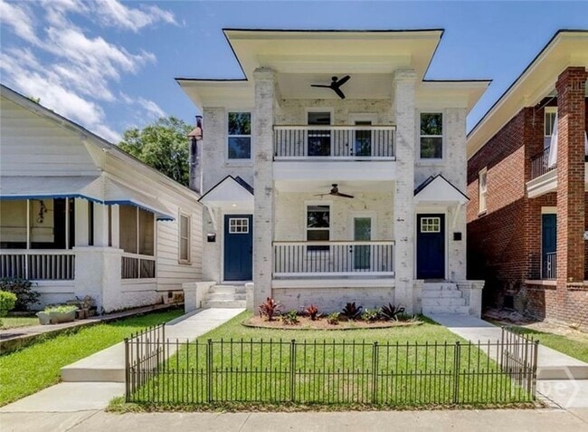 property at 905 E Park Ave