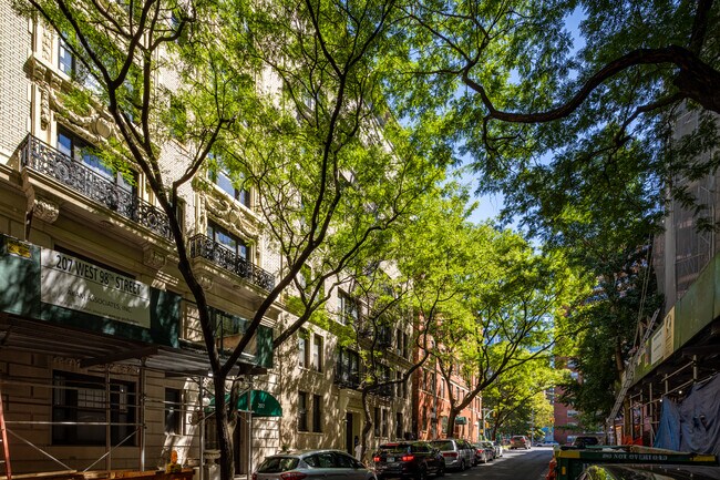 203 W 98th St in New York, NY - Foto de edificio - Building Photo