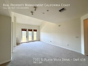 7101 Playa Vista Dr in Los Angeles, CA - Building Photo - Building Photo