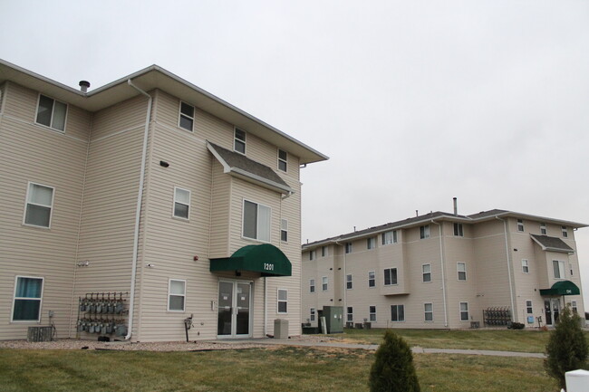 Ridgeland Park Apartments in York in York, NE - Building Photo - Building Photo