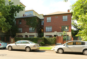 905 W 22nd 1/2 St Apartments