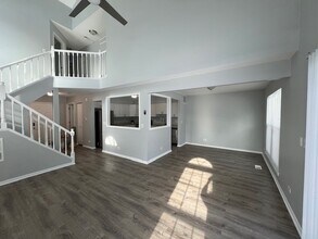 267 Cobblestone Ct in Schaumburg, IL - Building Photo - Building Photo