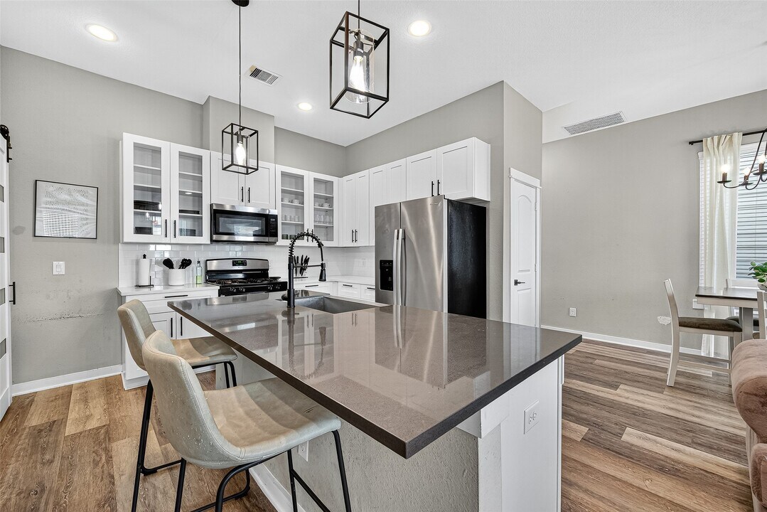 8410 Berry Brush Ln in Houston, TX - Building Photo