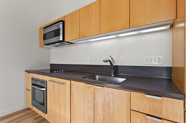 The Beverly in Portland, OR - Building Photo - Building Photo