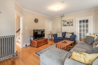 109 Chestnut St, Unit 1 in Waltham, MA - Building Photo - Building Photo