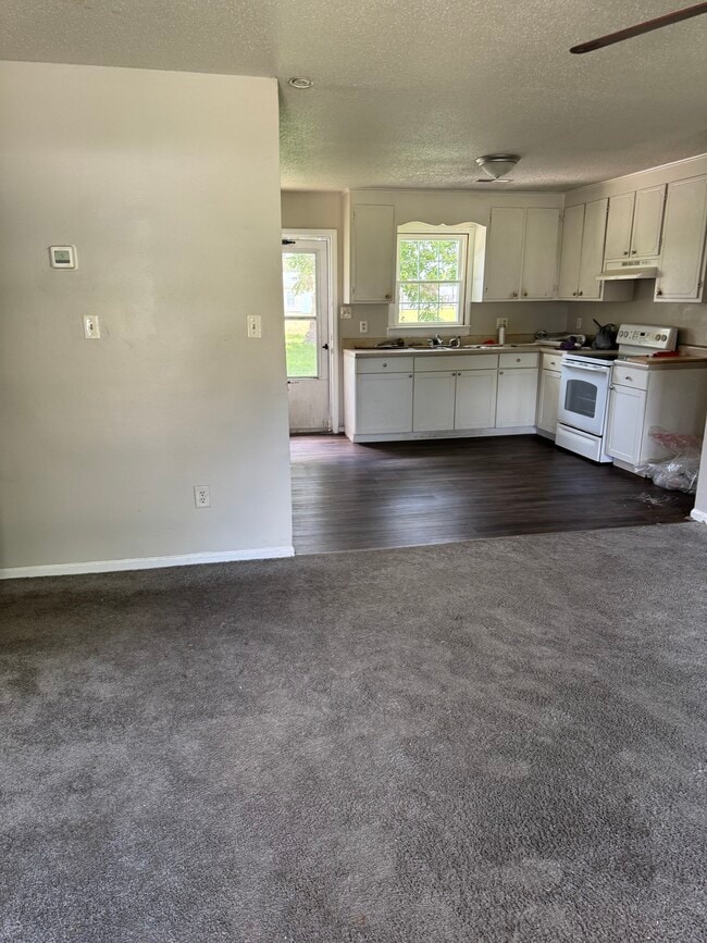 property at 806 S Massey St