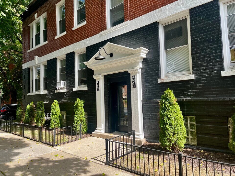 5321 N Damen Ave in Chicago, IL - Building Photo