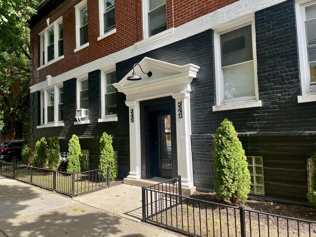 property at 5321 N Damen Ave