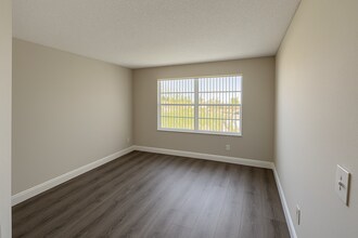 West Palm Lane Apartments in West Palm Beach, FL - Foto de edificio - Building Photo