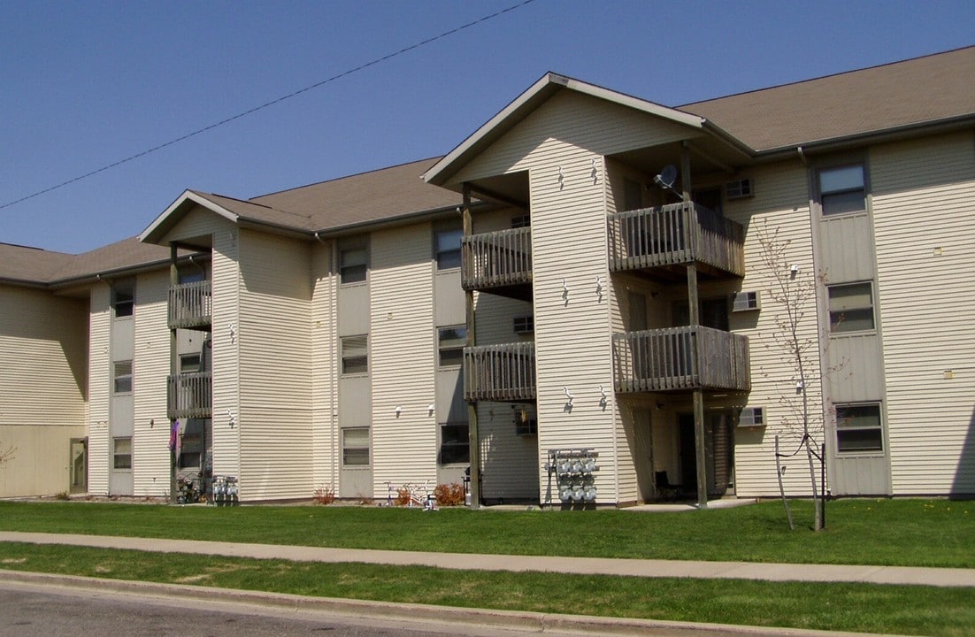 Woodland Village in Marshfield, WI - Building Photo