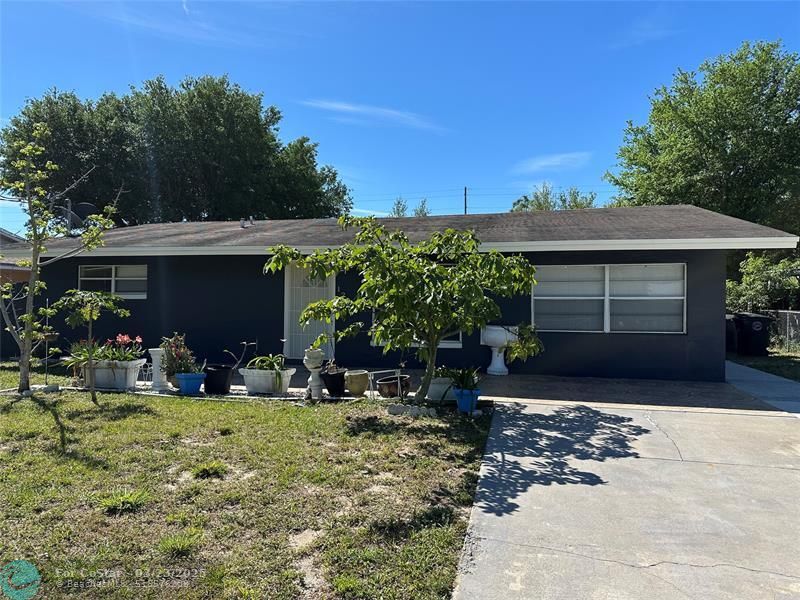 125 Wisteria Ave in Fort Pierce, FL - Building Photo