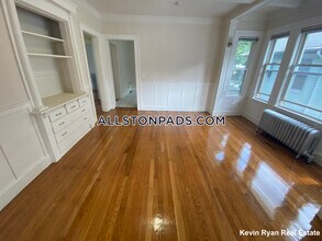 17 Boulevard Ter, Unit 2 in Boston, MA - Foto de edificio - Building Photo