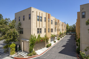 485-499 N Escondido Blvd Apartments