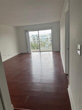 496 NW 165th St in Miami, FL - Building Photo - Building Photo