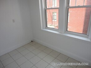 24 Chauncy St, Unit 18 in Cambridge, MA - Foto de edificio - Building Photo
