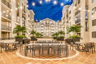 Gables Grand Plaza Apartments in Coral Gables, FL - Building Photo - Building Photo