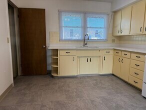 4210 S 49th St in Lincoln, NE - Building Photo - Building Photo