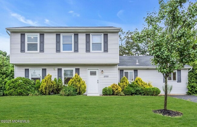 2300 Oak Knoll Dr in Toms River, NJ - Building Photo - Building Photo