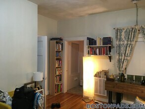 153 Summer St, Unit 1 in Somerville, MA - Foto de edificio - Building Photo