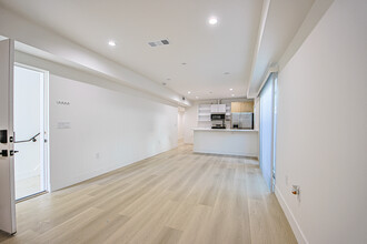 1321 N June St, Unit 3 in Los Angeles, CA - Building Photo - Building Photo