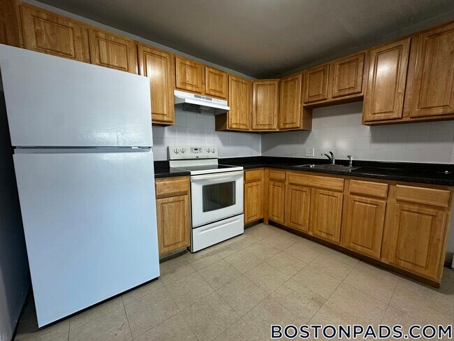 580 Cummins Hwy in Boston, MA - Building Photo - Building Photo