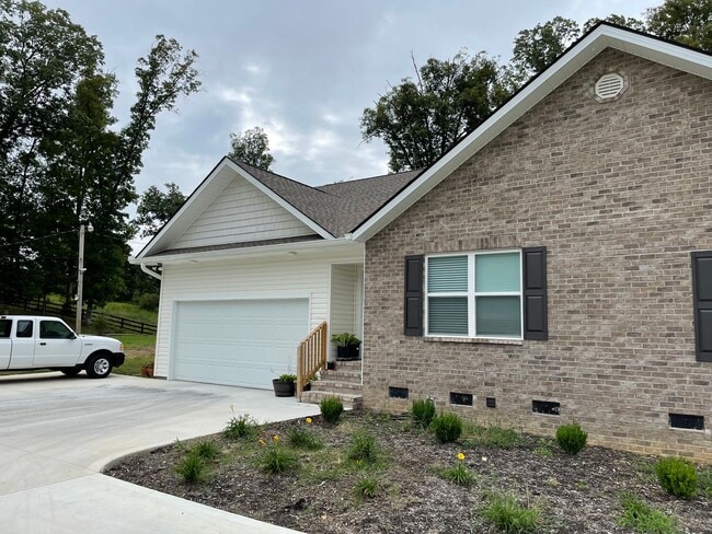 14271 Virtue Rd in Lenoir City, TN - Building Photo - Building Photo