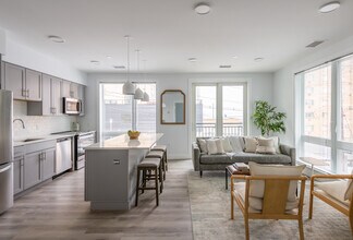 90 Ocean in Revere, MA - Foto de edificio - Interior Photo