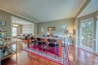 1412 Eaton Dr in Oakmont, PA - Foto de edificio - Building Photo
