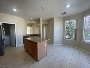 10273 Bayhead Beach Ave in Las Vegas, NV - Building Photo - Building Photo