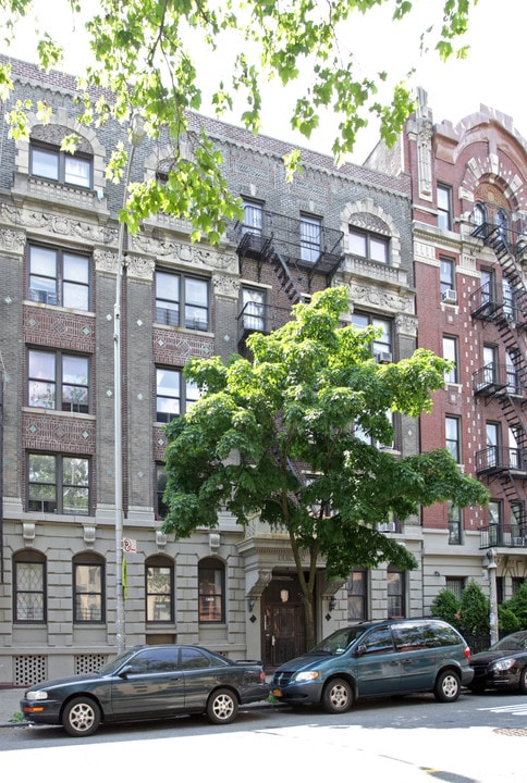 Clinton Court in Brooklyn, NY - Building Photo