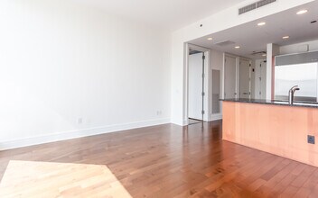 401 N Wabash Ave, Unit 36I in Chicago, IL - Building Photo - Building Photo