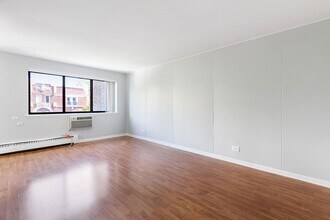 5533 N Kenmore Ave, Unit 208 in Chicago, IL - Building Photo - Building Photo