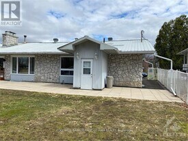 1106 Morin Rd in Ottawa, ON - Building Photo