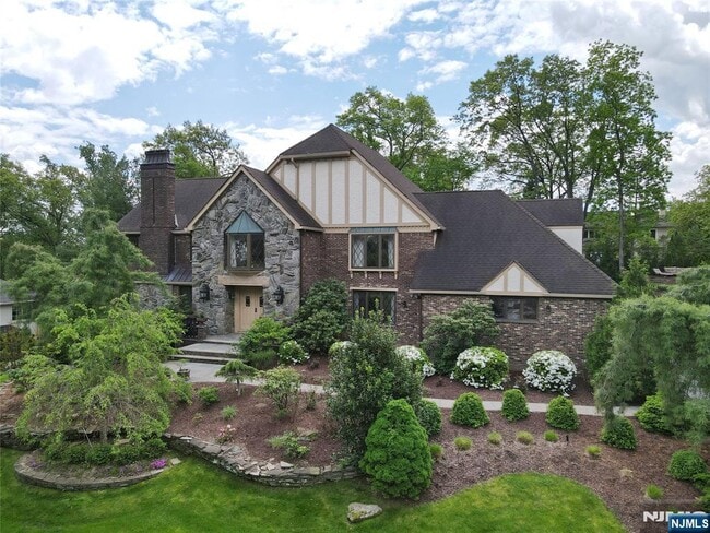 39 Springhouse Rd in Woodcliff Lake, NJ - Building Photo - Building Photo