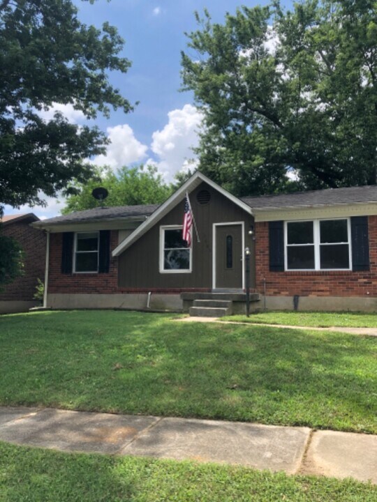 3608 Ripple Creek Dr in Louisville, KY - Foto de edificio