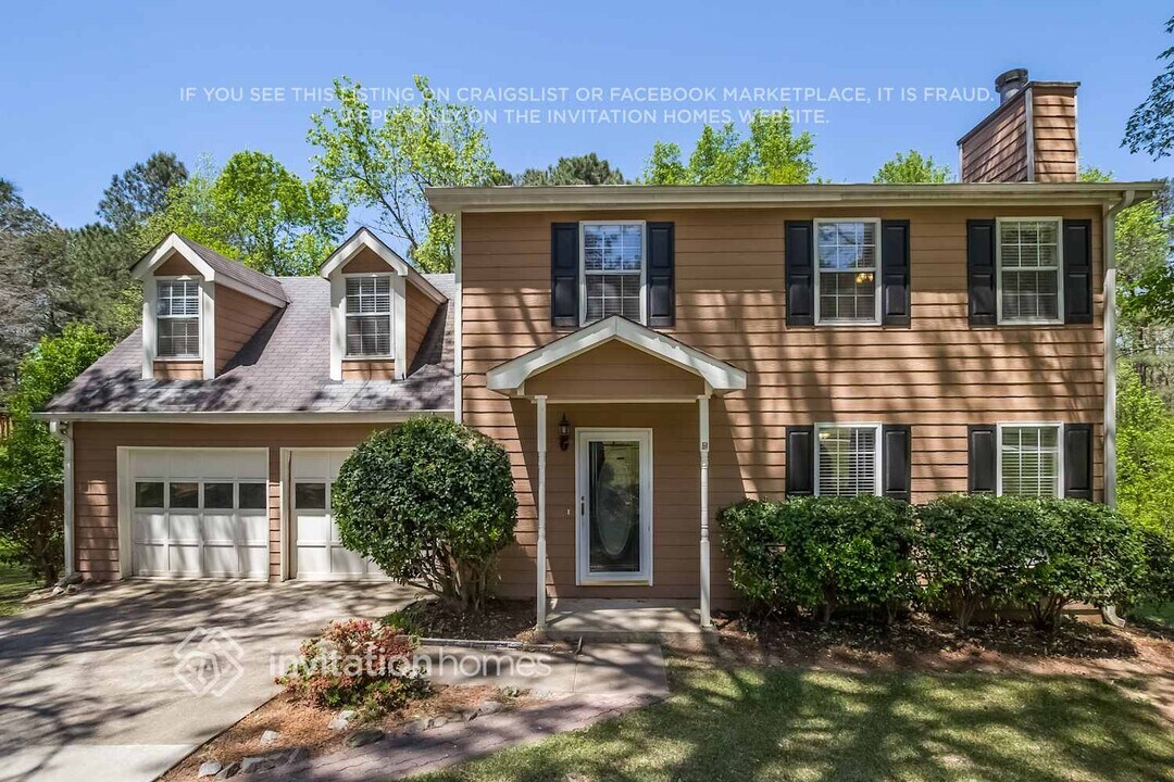 1835 Red Rose Ln in Loganville, GA - Building Photo