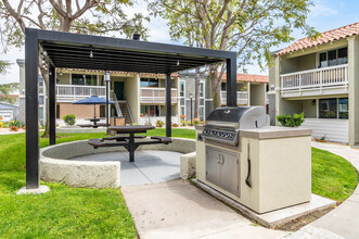 Serena Vista Apartments in Fountain Valley, CA - Building Photo - Interior Photo