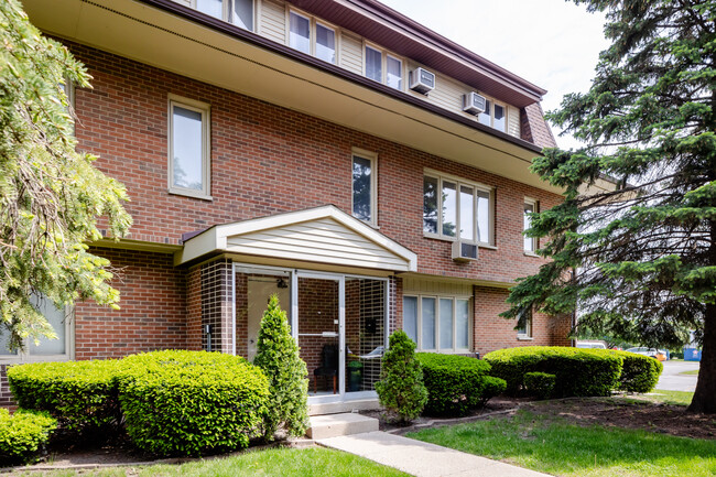 816 W Saint James St in Arlington Heights, IL - Foto de edificio - Building Photo