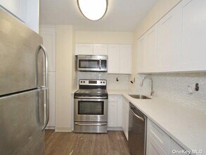360 Shore Rd in Long Beach, NY - Foto de edificio - Building Photo