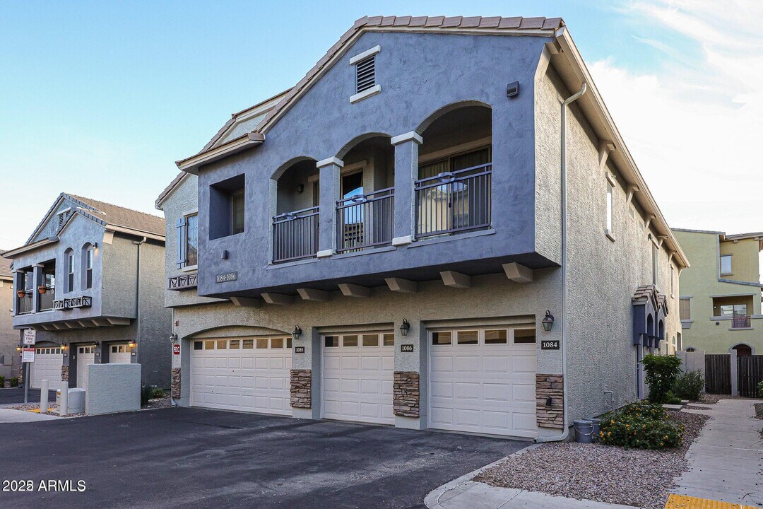 2401 E Rio Salado Pkwy in Tempe, AZ - Building Photo