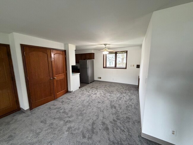 6154 S 42nd St in Greenfield, WI - Foto de edificio - Building Photo