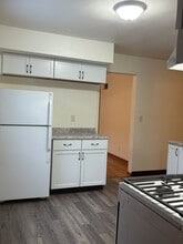 Immaculate Updated 3 Bedroom one 1 Bath with Garage in Rockford, IL - Foto de edificio - Building Photo