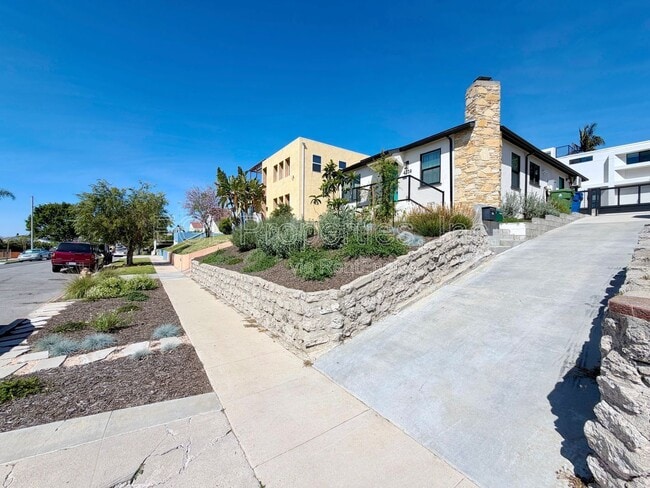 4239 W 64th St in Los Angeles, CA - Building Photo - Building Photo