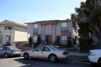 128 W Hillsdale St in Inglewood, CA - Building Photo - Building Photo