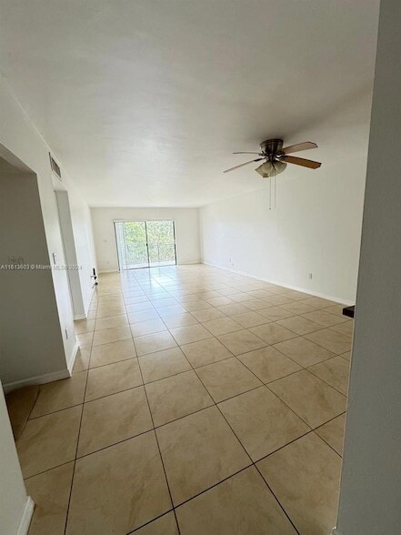 16141 Blatt Blvd, Unit 402 in Weston, FL - Building Photo