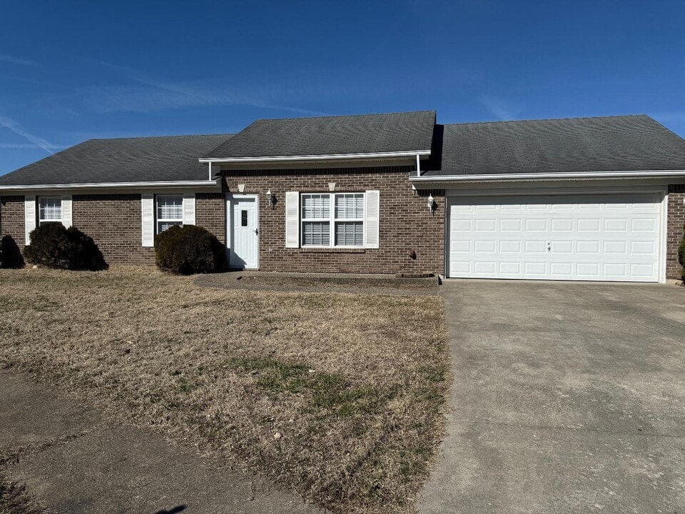 403 Parker Pl in Jeffersonville, IN - Building Photo