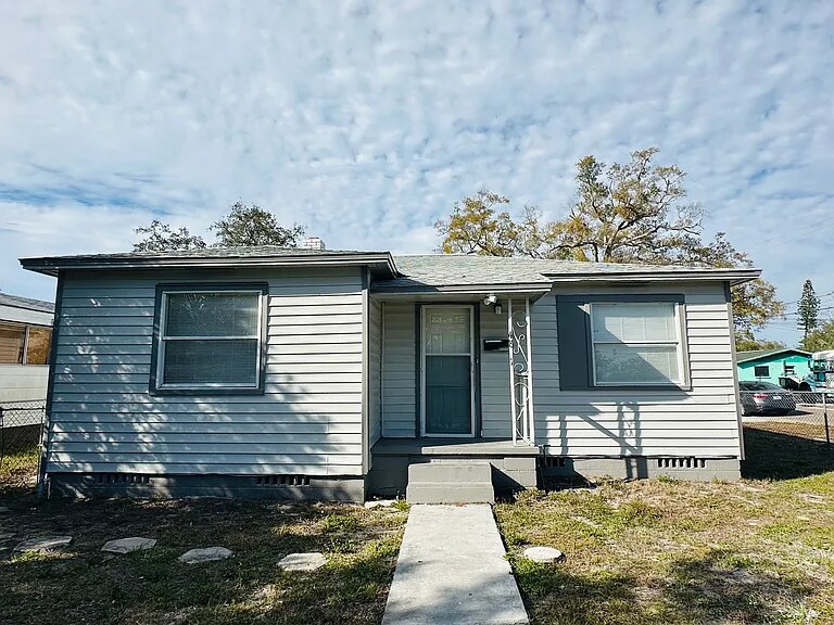 4801 10th Ave S in St. Petersburg, FL - Building Photo