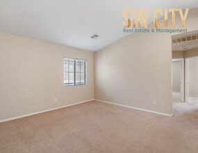 5437 N Sun Prairie St in North Las Vegas, NV - Building Photo - Building Photo